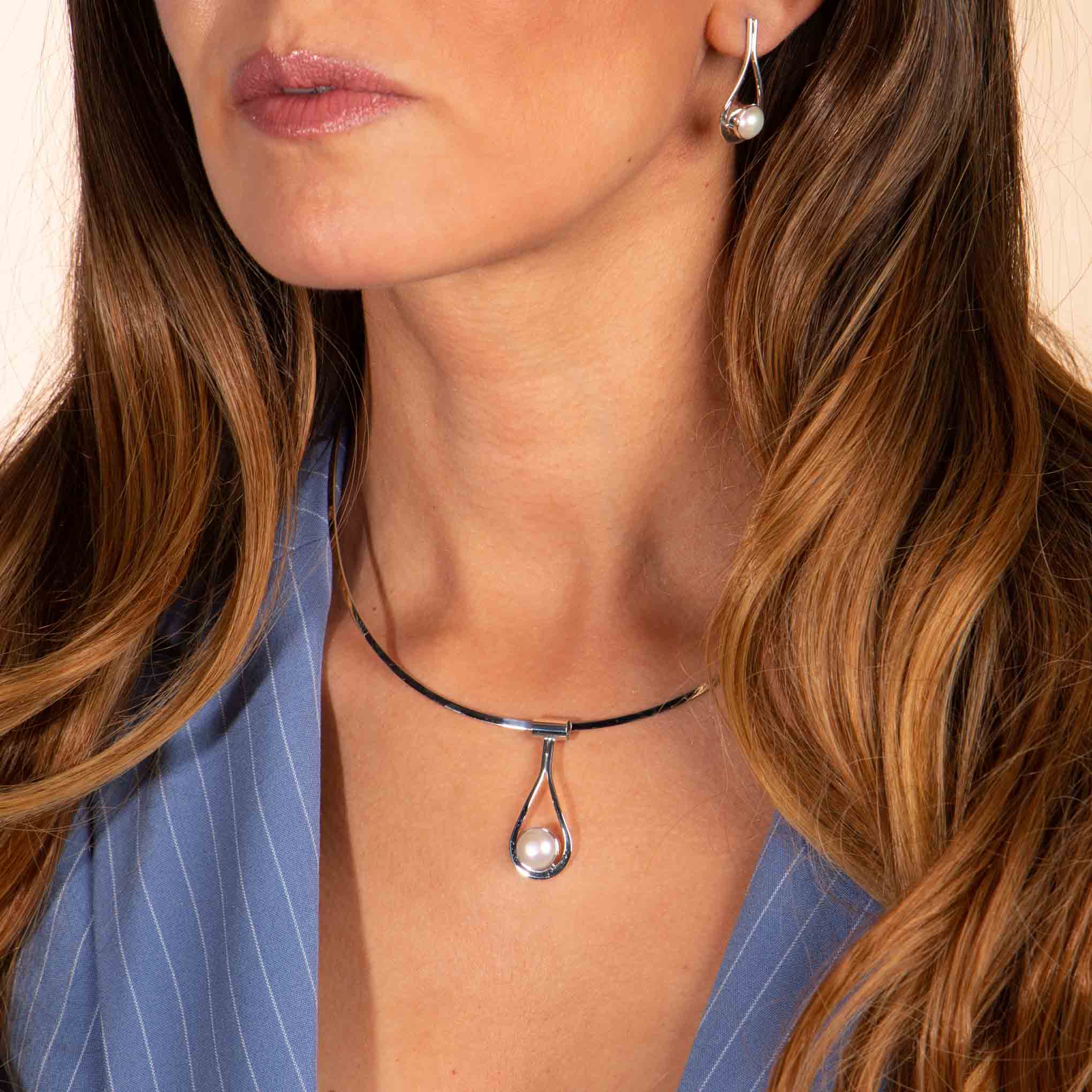 Dije y aretes con perlas en gota de Plata