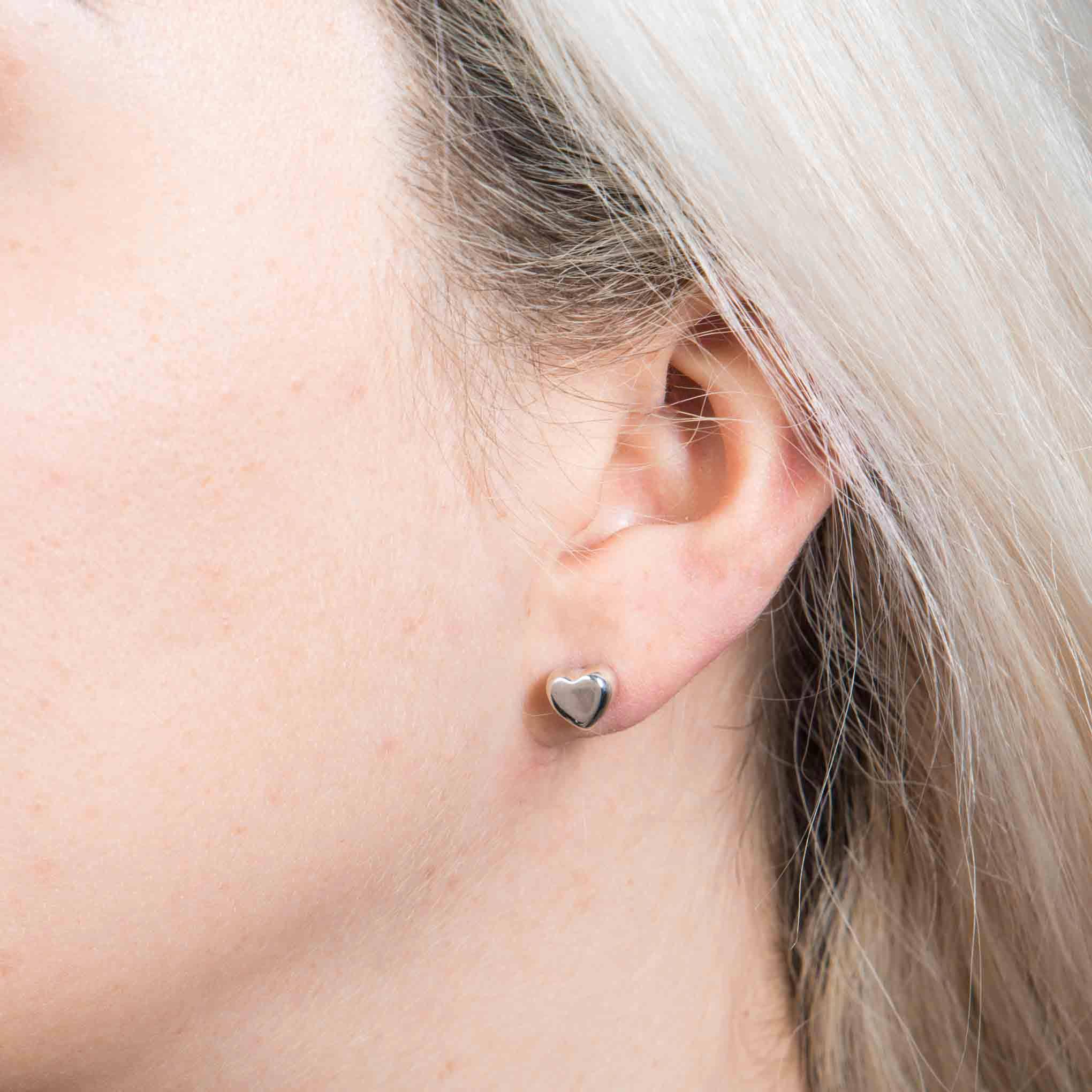 Aretes de plata forma corazón